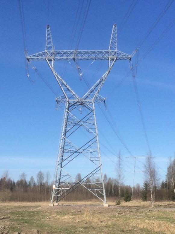 Uudet pylväät pääsääntöisesti 400 + 110 kv harustettuja sinkittyjä teräsportaalipylväitä, peltopylväitä tai