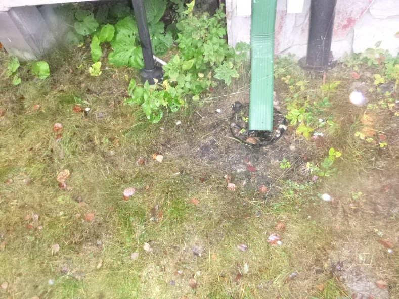 13 8. Sadevesien poistojärjestelmä ja salaojat HAVAINNOT Salaojista ei saatu varmaa tietoa tai havaintoa. Oletuksen mukaan salaojat on asennettu.