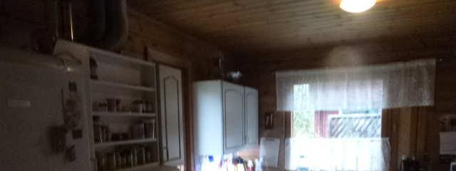 24 14.4. Keittiö ALLASKAAPPI Allaskaapissa tai sen alla ei havaittu merkkejä selvistä putkien ja vesilaitteiden vuodoista.
