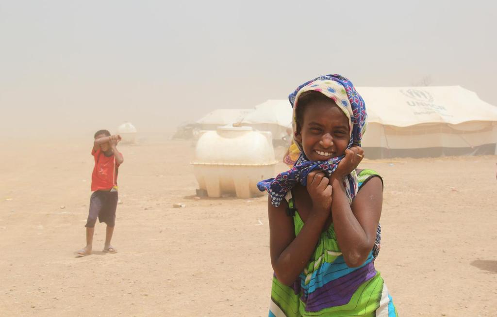 Kotitaloa ei enää ollut UNICEF/UNI143795/Pigott UNICEF/UNI191725/Rita Jemeniläinen Sabah, 10, elää Markazin pakolaisleirillä Djiboutissa. Voimakkaat pölyiset tuulet ovat yleisiä Djiboutissa kesäisin.