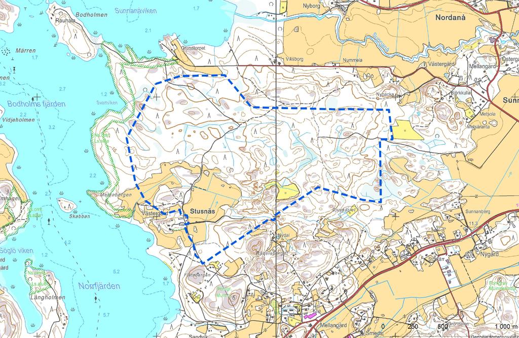 1. SIJAINTI JA NYKYTILANNE Kaavoitettava alue sijaitsee Stusnäsin ja Nordanån välisellä metsäalueella noin 2,5 km päässä Dragsfjärdin kirkolta pohjoiseen.