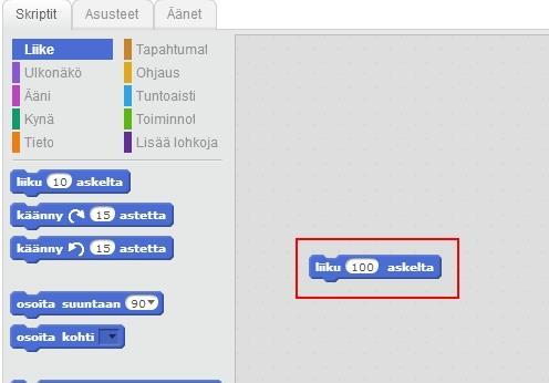 Siirrä esimerkiksi liiku 10 askelta koodauskohtaan ja vaihda siihen numeroksi 100 askelta