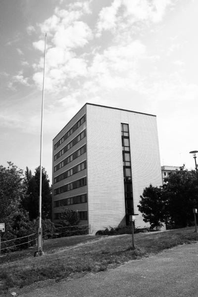 Vallilan asunnot Ylioppilasasuntosäätiö MÄKELÄNRINNE 5 A ASUNTOJEN KOOT: 18 m 2, 28 m 2, 47 m 2 VUOKRA: 15,60-16,50 / m 2