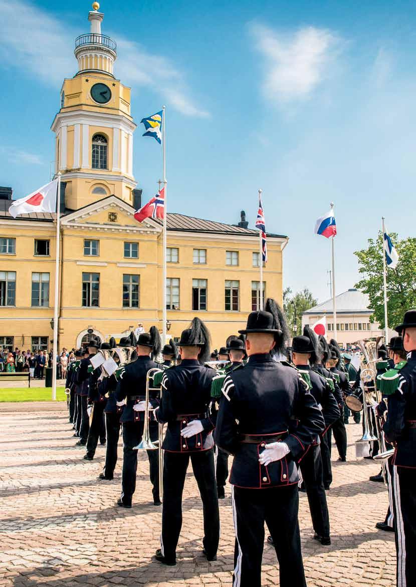 Suomen lippu täyttää sata vuotta vuonna 2018. Eduskunnan päätöksellä 28.5.1918 siniristilipusta tehtiin Suomen kansallinen tunnus.