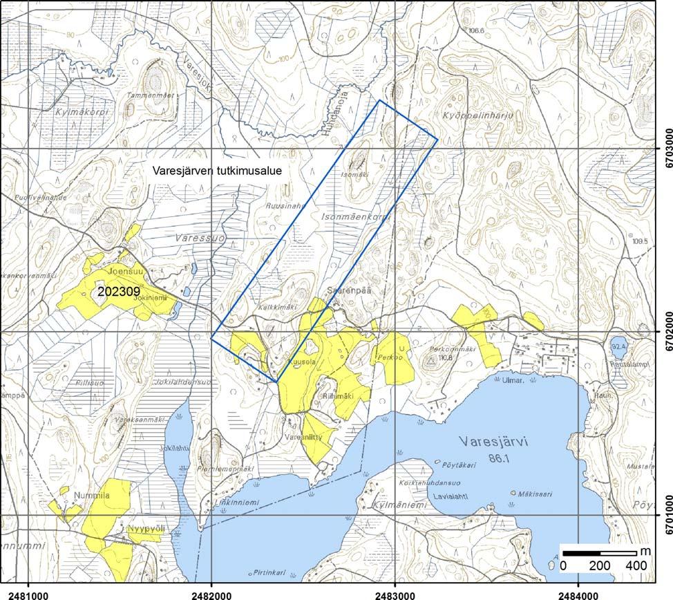 2 Kuva 1. Varesjärven tutkimusalueen sijainti peruskarttalehdellä 2023 09A. Kalsiittikivikerros jatkuu Mailan louhokselta myös lounaaseen, mutta alueen runsas loma-asutus estää tutkimuksia ko.