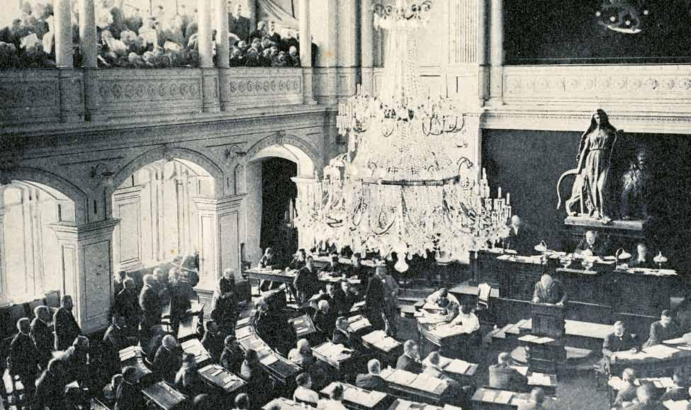Eduskunta evakossa Helsinki joutui pommitusten kohteeksi,kun talvisota syttyi marraskuussa 1939. Tällöin päätettiin, että eduskunta siirtyy työskentelemään turvallisempaan paikkaan.