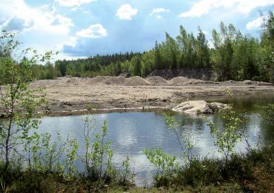 Nummenharjun alueelta on maa-ainesten ottoa pohjaveden pinnan alapuolelta.