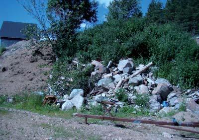 0273806 Kouttu Koutun pohjavesialueella on kaksi kuoppaa, joista kuopan 1 alueella kunnostustarpeena on romujen ja roskien poisto sekä täytemaaksi tuodun aineksen laadun seuranta.