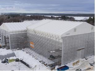 22 tai muovipeitteillä, jos esimerkiksi rungon sisällä aloitetaan väliseinien tai väliseinäotsien tekeminen.