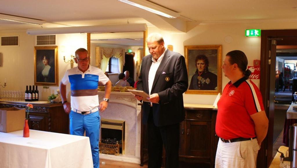 Laatumerkin luovutus Wiurila Golfille seuran 25-v juhlan yhteydessä. Elokuun lopussa pidettiin myös golfkerhon kesäkauden päättäjäiset.