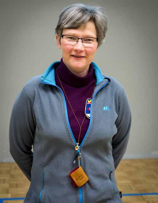 Kokouskahvit johdattivat tunturilatulaiset kevätkokoukseen, jonka aluksi Tunturiladun puheenjohtaja Kari Halinen kiitti johtokunnan työstä luopuneita Marja-Liisa Mäkeä ja Johanna Nevalaista