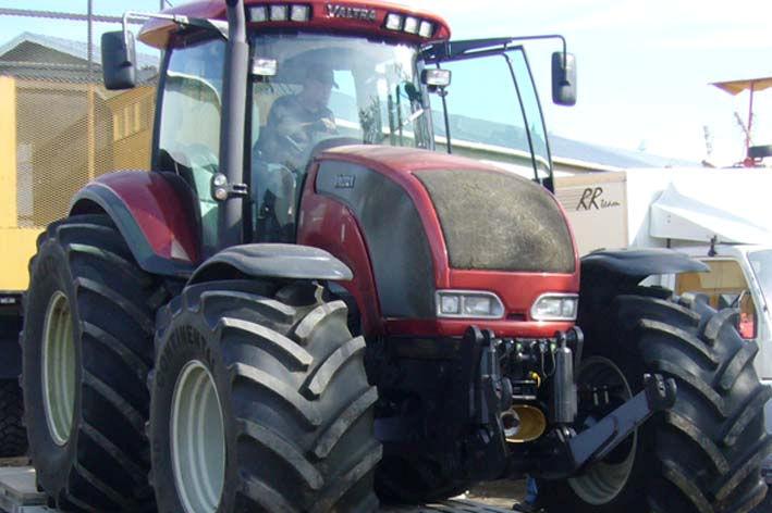 Valtra S280 / traktori o Rehun siirtoajo o Vuosimalli: 2006 o