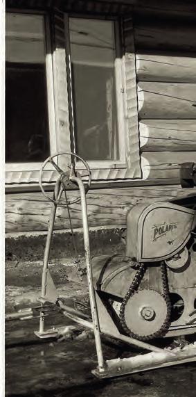 Jo vuonna 1955 Polaris rakensi ensimmäisen moottorikelkan, ja siitä lähtien merkillä on ollut merkittävä asema moottorikelkkailun maailmassa.