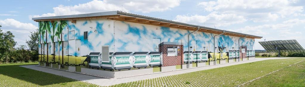 Regionales Regelkraftwerk (RRKW) Brandenburgin osavaltiossa sijaitsevassa Feldheimin kylässä otettiin vuoden pituisen rakennusvaiheen jälkeen syksyllä 2015 käyttöön akkujärjestelmä, joka oli