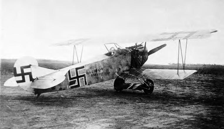 (IVM) III:een, joka toimi Koiviston lentoasemalla. Suomalaiset tukivat Venäjän valkoisia tiedustelu- ja pommituslennoin.
