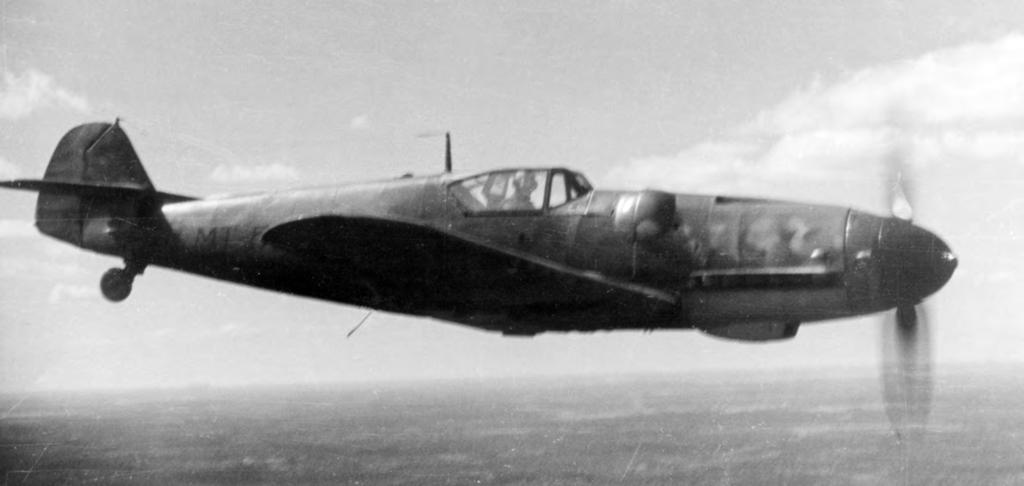 HLe.Lv.31:n Messerschmitt Bf 109 G-6 MT-504 lennolla Utissa kesällä 1947. ( Viljo Salminen) Messerschmitt Bf 109 G-6 MT-504 of HLe.Lv.31 flying over Utti in summer 1947.