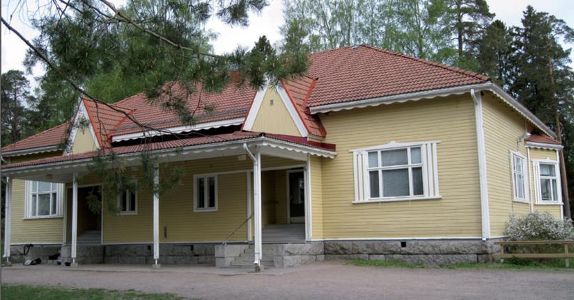 Koulurakennus Kalakosken koulu perustettiin 1909, ja seuraavana vuonna valmistui uusi koulutalo, johon piirustukset oli tilattu Eliel Saarisen arkkitehtitoimistolta.