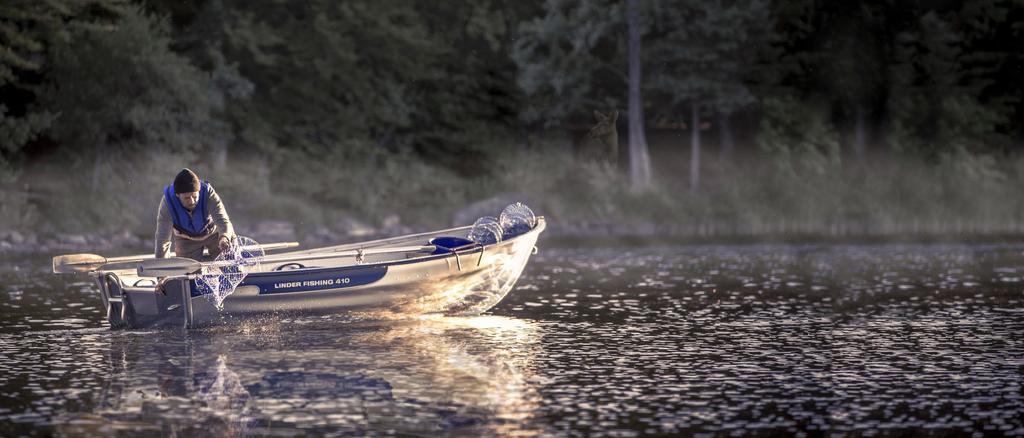 HELPPOUTTA JA LÄHEISYYTTÄ Elämässä on hetkiä, jolloin olet yksin mutta et yksinäinen. Ja veneitä on kaikkiin hetkiin ja tilanteisiin. Fishing 410 sopii erityisen hyvin moniin niistä. Vene on kevyt.