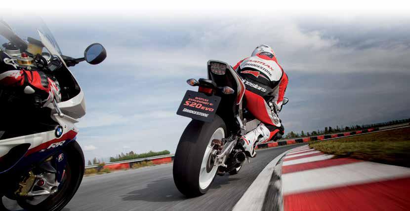 SPORT BATTLAX SPORTTINEN KATURENGAS, MYÖS RADALLE Erinomainen pito kuivalla ja märällä S20 Evo voitti kirkkaasti vuonna 2014 PS-Magazinen sporttirengasvertailun Motorrad