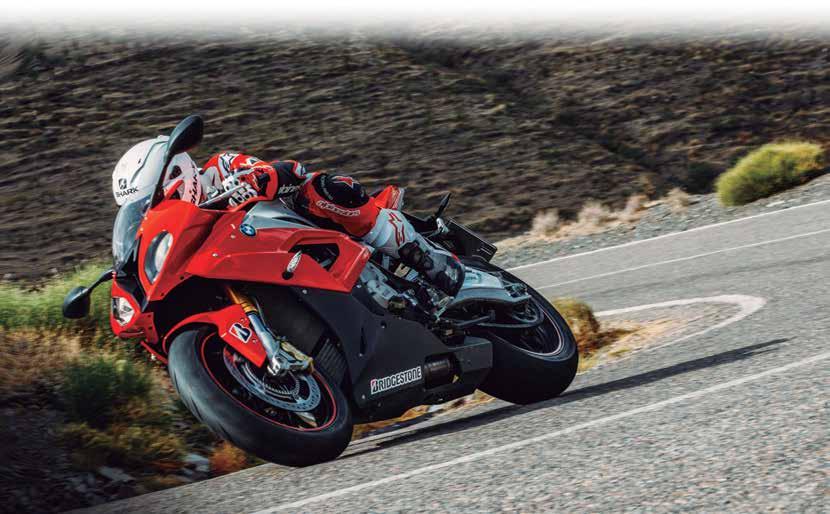 SPORT BATTLAX SPORT-KATURENKAAT Motorrad -lehden sporttirengasvertailun voittaja heti markkinoille tullessaan. Sporttinen renkaan profiili antaa BT016 mallille nopean kääntyvyyden mutkasta toiseen.