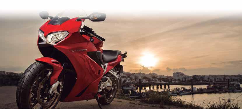 SPORT TOURING BATTLAX SPORT TOURING -RENKAAT Innovatiivinen T30EVO tuo sporttista suorituskykyä matkarenkaaseen T30EVO on kehitetty sporttista matkarengasta kaipaaville kuljettajille.