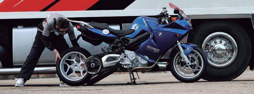SPORT TOURING BATTLAX SPORT TOURING -RISTIKUDOSRENKAAT BT-45 100/90-16 BT45F 54H TL 76036 134 110/90-16 BT45F 59V TL 76212 154 120/80-16 BT45F 60V TL 76213 159 100/80-17 BT45F 52H TL 76034 120