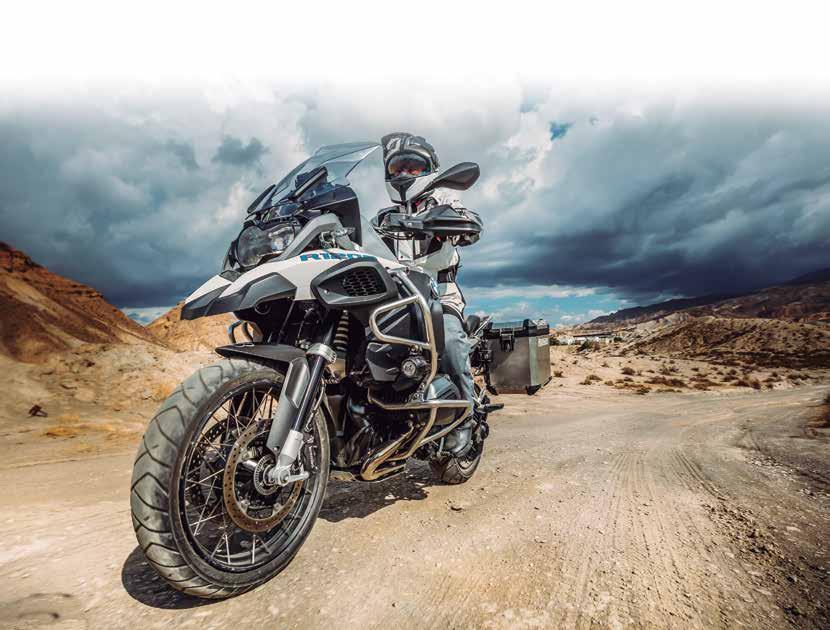 TRAIL MATKAENDURON RENKAAT (RADIAL) Battlax Adventure A40: Battlax-valikoiman DNA kaikkiin sääolosuhteisiin sopivissa renkaissa Bridgestone vastaa entistä hienostuneempien enduropyörien