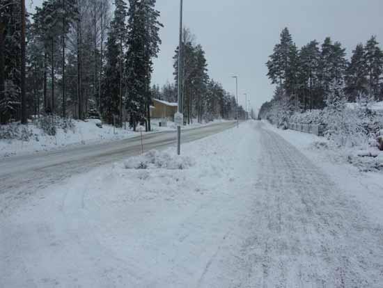 19845 2 1.2 Suunnitelman tavoitteet Suunnitelman tavoitteena on ollut löytää toteuttamiskelpoiset ratkaisut alueen liittämiseksi nykyiseen katu- ja tieverkkoon sekä itä- ja länsiosastaan.
