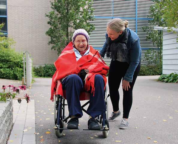 1 Lukijalle Tämän oppaan tarkoitus on kannustaa sinua vapaaehtoistoimintaan vanhusten pariin. Voit käyttää opasta itsenäisesti.