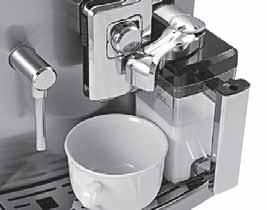 16 ANNOSTELU CAPPUCCINO / LATTE MACCHIATO / CAFFÈ LATTE ANNOSTELUN ALUSSA SAATTAA SYNTYÄ PIENIÄ HÖYRYSTÄ JA MAIDOSTA KOOSTUVIA SUIHKEITA, JA SAA AIKAAN PALOVAMMOJEN VAARAN.
