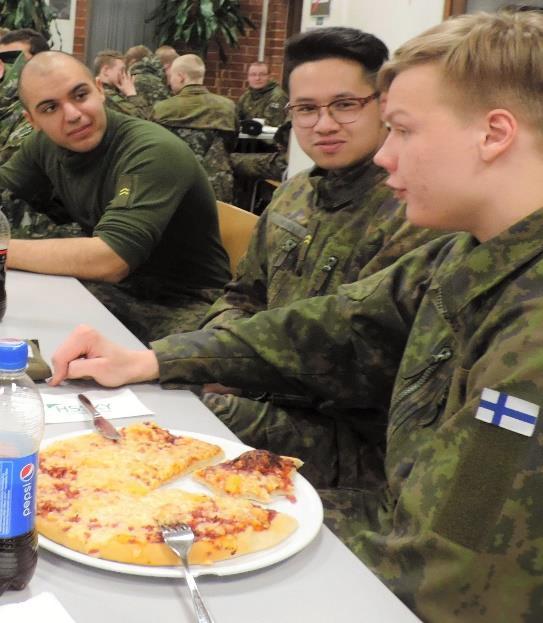Reilu enemmistö oli täysin tai jokseenkin samaa mieltä siitä, että henkilökunta on mukavaa, tilat viihtyisät, sotilaskodissa voi rentoutua ja sotilaskoti edistää varusmiehen hyvinvointia.