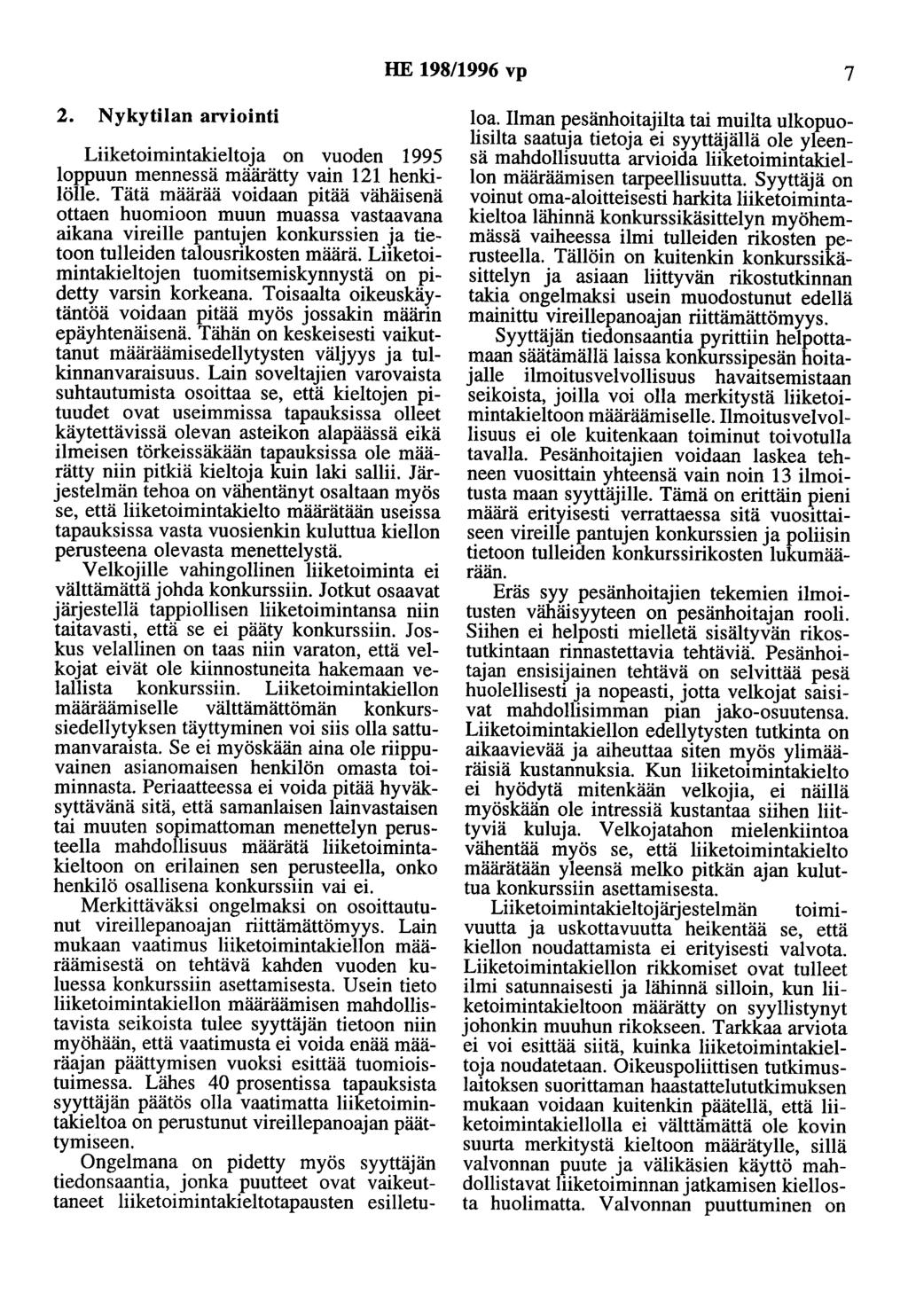 HE 198/1996 vp 7 2. Nykytilan arviointi Liiketoimintakieltoja on vuoden 1995 loppuun mennessä määrätty vain 121 henkilölle.