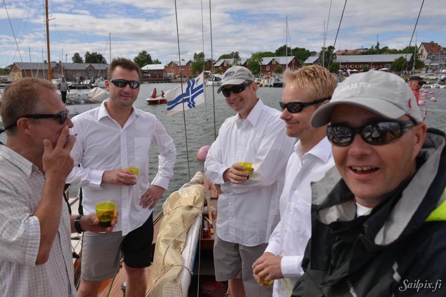 Finnish 6mR Bulletin 2016 / 7 Racing calendar and links Samppanja * 6-7.8 http://www.hss-segel.fi/ Sinebrychoff *12.8 http://www.njk.fi/kappsegling/tavlingar/ Tuoppi 13.8 http://www.viaporintuoppi.