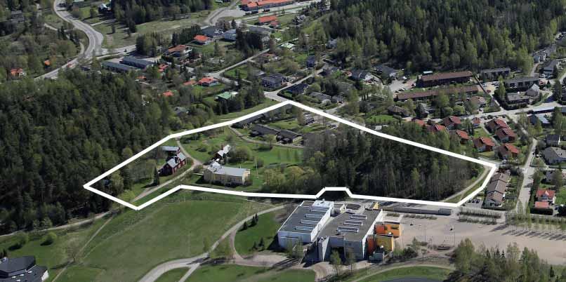 Lisäksi kaavamuutosalueeseen sisältyy Karjalantien varteen sijoittuva rivitaloyhtiö, joka on toteutettu 1980-luvun alussa. Kaavamuutosalueen pinta-ala on alustavan rajauksen mukaisesti noin 3 