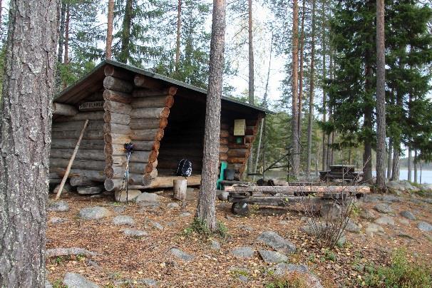 Allaslahti 5,7 ja Kovasinvaara 2,9 jatketaan kohti Kitulanlammen laavua.