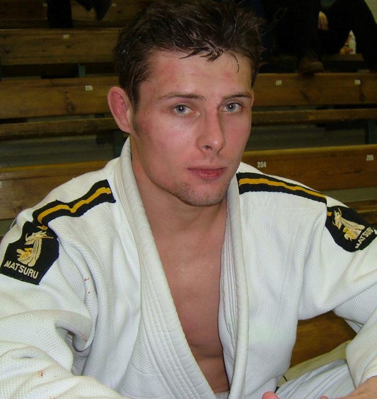 dan (1983) Judo-Club Raahe ry Sarja: N-52 kg Aloittanut judon: 1994 Lempitekniikat: uchimata ja palomiehenpyörä EM 5. 2005, alle 23-v EM. 3 2005., sot. MM 3. 2003 PM 1. 2004, 2003 SM 1.