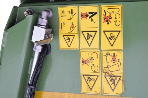 Käytä rakenneosien asennukseen ja irrotukseen vain soveltuvia, hyväksyttyjä ja vahingoittumattomia kiinnitysvälineitä. Huolehdi kiinnitysvälineen käyttöajan voimassaolosta.