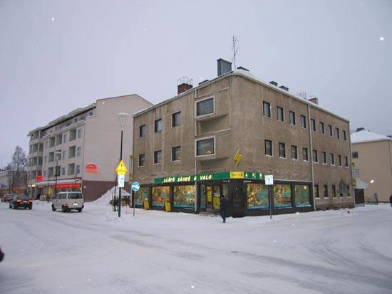 12 VANHA TORKKOLA Nimi: Kortteli 28 tontti 2, Rovakatu 12, vanha Torkkola Kuvaus: Erkki Karvon kuolinpesän edustajan Juhani Karvon hakemuksen perusteella ryhdytään asemakaavan muutosta tutkimaan 1.
