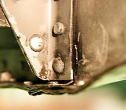 2000 ALLISON 250-C20 AGUSTA BELL 206B 3200 Laskuteline Bulkhead Assy 100/200 tunnin huollossa vaihdettaessa matalaa laskutelinettä korkeaan telineeseen huomattiin, että vasemman takimmaisen
