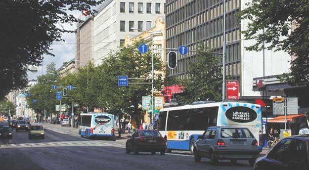 6.4 Joukkoliikenne Nykytila Kunnallinen Tampereen kaupungin liikennelaitos hoitaa kaupungin sisäisen liikenteen, ja yksityiset bussiyritykset vastaavat Tampereelle suuntautuvasta seutuliikenteestä,