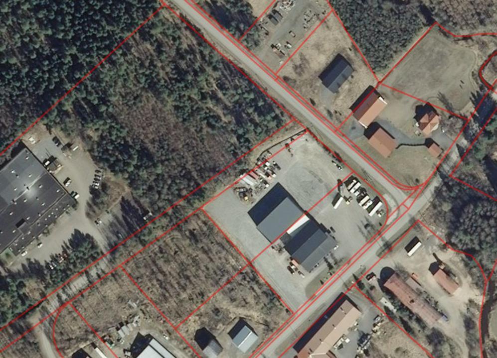Kuorma-autokorjaamo Mäkelän rakennuspaikan laajennus Asemakaavan muutoksen kaavaselostus luonnos Kuva 1 - Ilmakuva vuodelta 2014 suuntaa-antavilla kiinteistörajoilla ja suunnittelualuerajauksella,