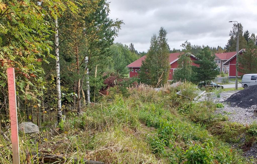 Rakennuspaikalta on useita huleveden liittymäkohtia Metsälinnankadun ja