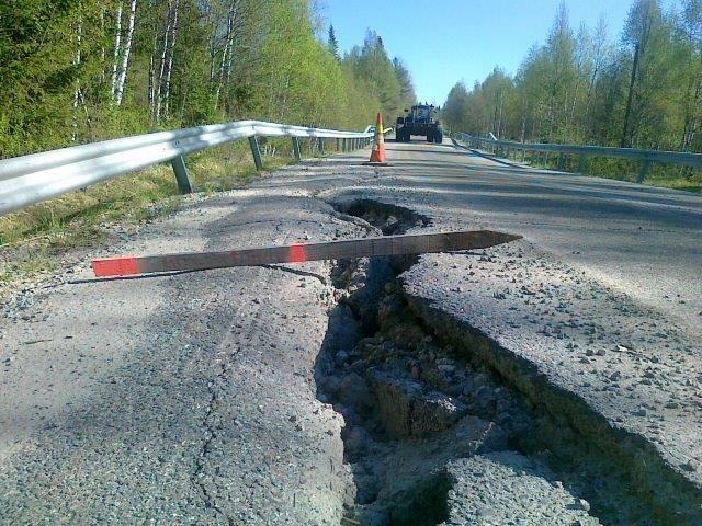 Johtuvat yleensä epätasaisesta jäätymisestä ja sulamisesta.