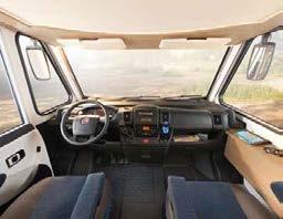 Ajaminen integroidulla Globebus-autolla on elämys: Iso panoraama-tuulilasi tarjoaa hulppeat näkymät ohjaamosta, joka on