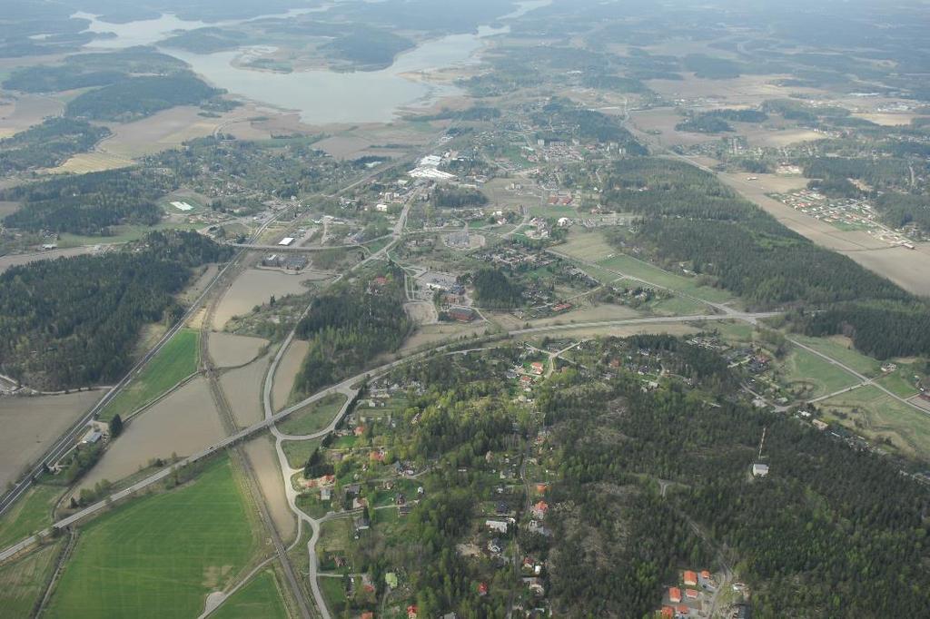 Kaarinan kaupunki Kaavoitus 21.9.17 Vasemmalla on ilmakuva suunnittelualueesta Makarlasta länteen päin.