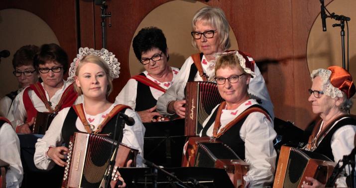 Eteläpohjalaiset Spelit tapahtuman järjestää Eteläpohjalaiset Spelit Kansanmusiikkiyhdistys ry.