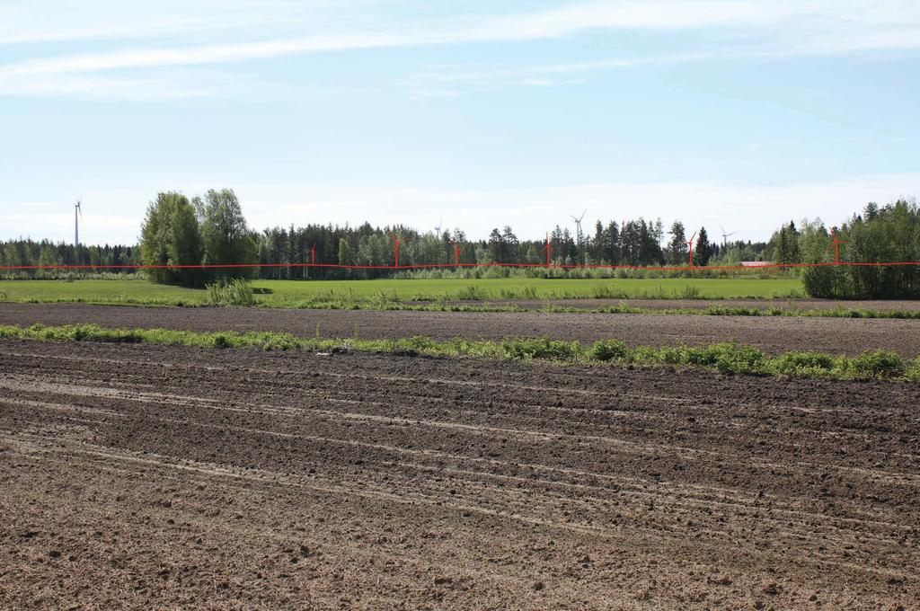 F A E D C B Kuvauspiste 2. Maanpinta ja arvioitavat tuulivoimalat on esitetty punaisella korostevärillä.