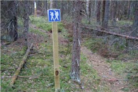 Ympäristötukikohteella on myös luontopolku ja sitä tukevia opasteita