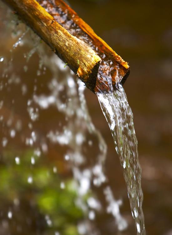 Juomakelpoinen vesi on ollut välttämätöntä yhdyskuntien kehityksen kannalta. Esimerkiksi muinaisessa Mohenjo- Daron kaupungissa (nyk.