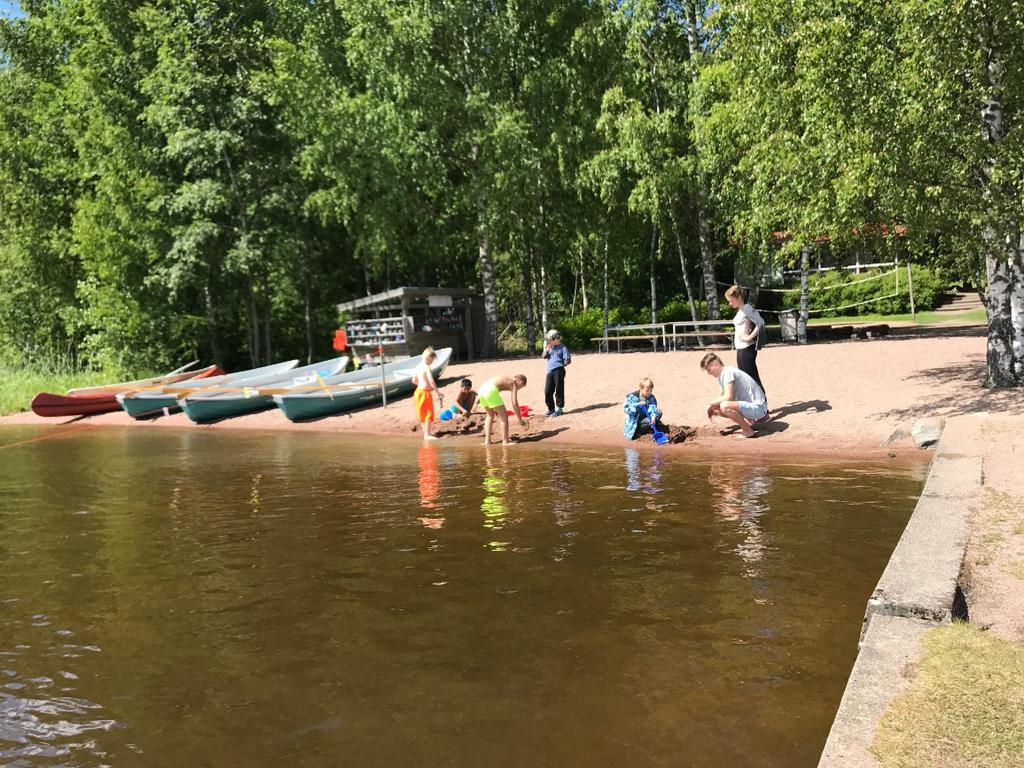 Tampereen Kesäsiirtolayhdistys ry Toimintakertomus Leirikesä 2017 Vuoden 2017 leirit Sorjassa ovat päättyneet ja henkilökunta on siirtynyt ansaitulle kesälomalle.